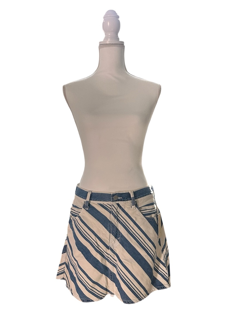 Universal Thread Women’s Striped Denim Mini Skirt Sz 10, Blue/White, NWT